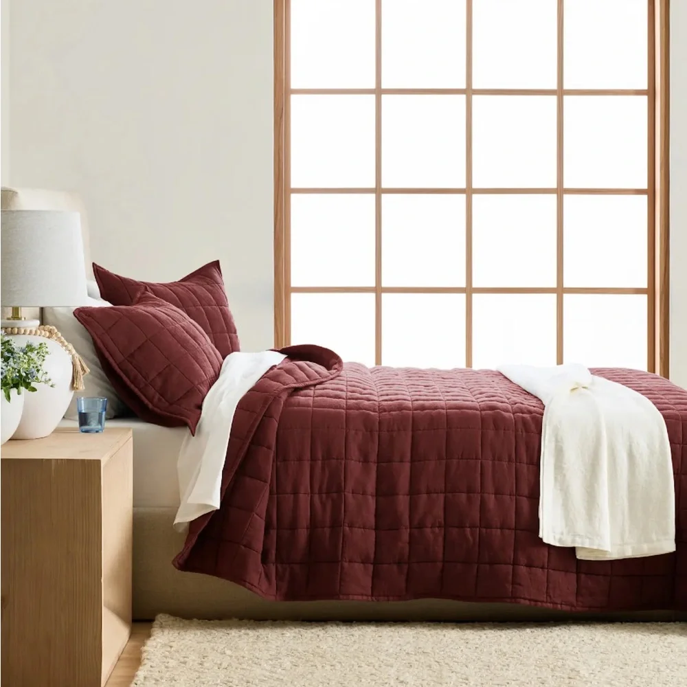 QUINCE Linen Box Quilt Twin Burgandy